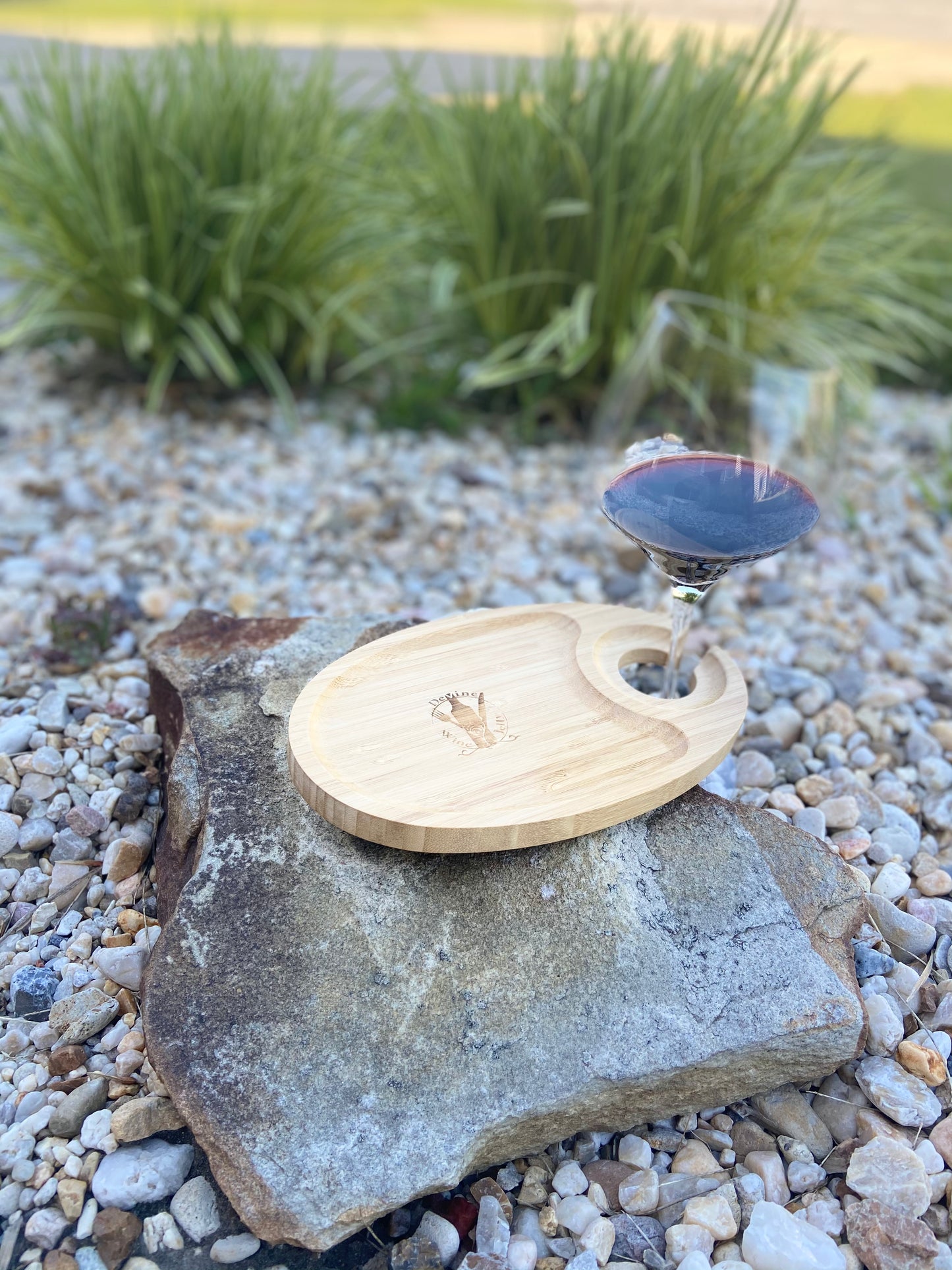 Wine plate w/glass holder